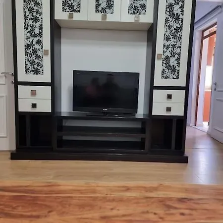 Zyli Apts, By Bunker Art 2 Museum, * Τίρανα